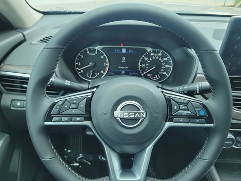Used 2025 Nissan Altima 2.5 SV w/ SV Premium Package FWD image 28