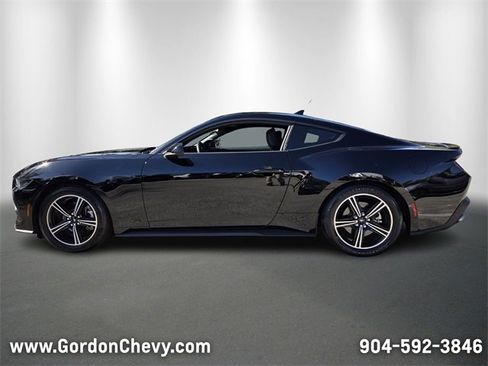 Used 2025 Ford Mustang Premium image 2