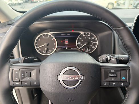 Used 2025 Nissan Rogue SV FWD image 21