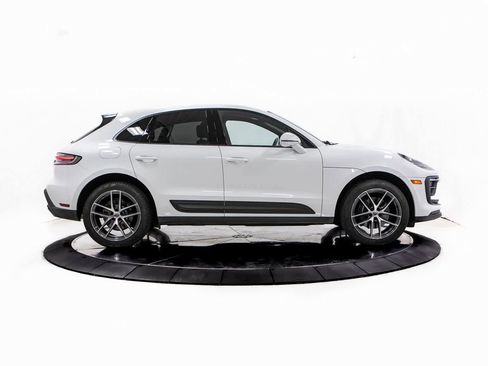 Certified 2022 Porsche Macan image 8