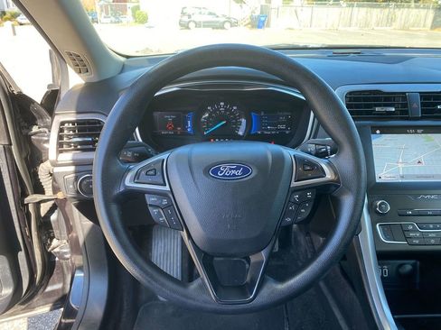 Used 2019 Ford Fusion SE image 15