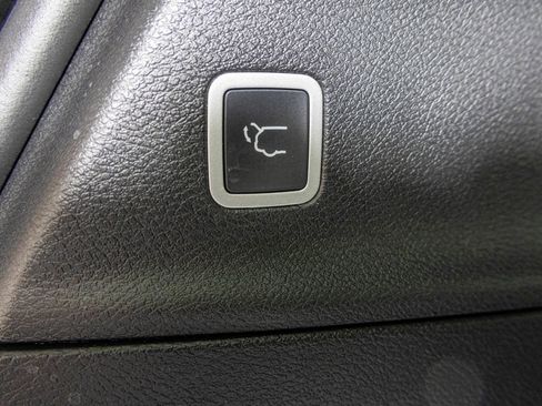 New 2026 Chrysler Pacifica Select AWD/4WD image 40
