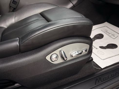 Used 2022 Porsche Macan Base image 19