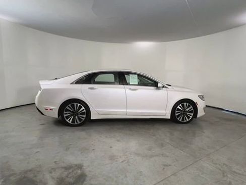 Used 2017 Lincoln MKZ Reserve FWD image 9