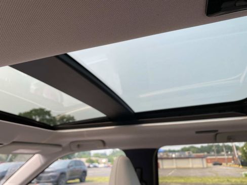 New 2025 Mitsubishi Outlander SE image 9