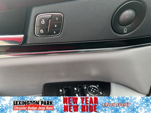 Used 2021 Lincoln Nautilus Reserve w/ Equipment Group 201A image 12