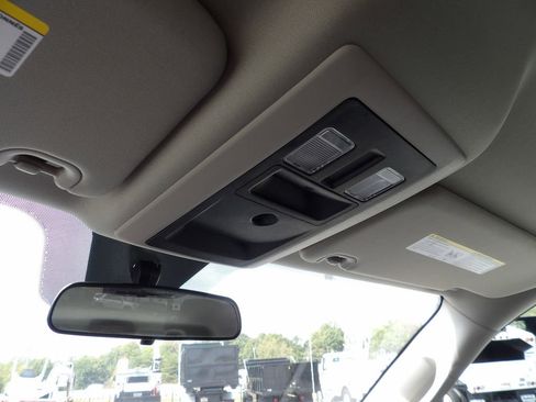 Used 2022 RAM 1500 Classic SLT image 24