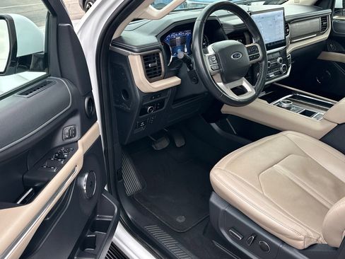 Used 2024 Ford Expedition Limited image 7