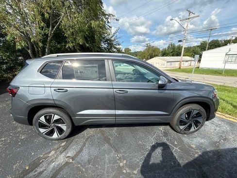 New 2026 Volkswagen Taos SE AWD/4WD image 11
