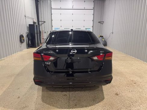Used 2024 Nissan Altima 2.5 SV FWD image 7