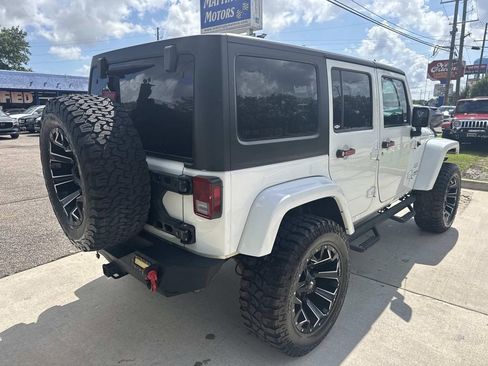 Used 2016 Jeep Wrangler Unlimited Sahara w/ Connectivity Group AWD/4WD image 8