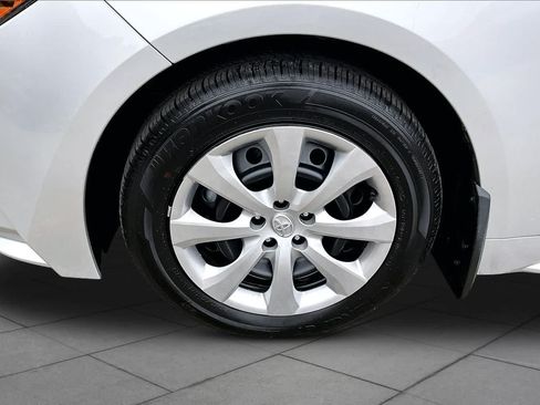 Used 2025 Toyota Corolla LE FWD image 11