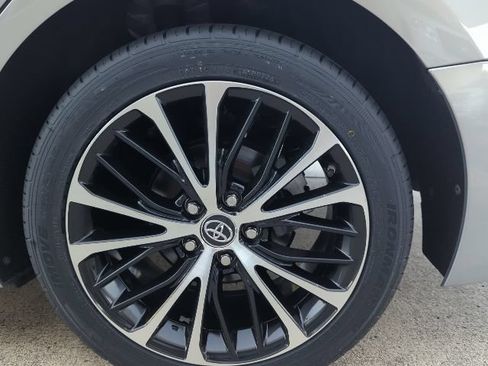 Used 2019 Toyota Camry SE FWD image 9