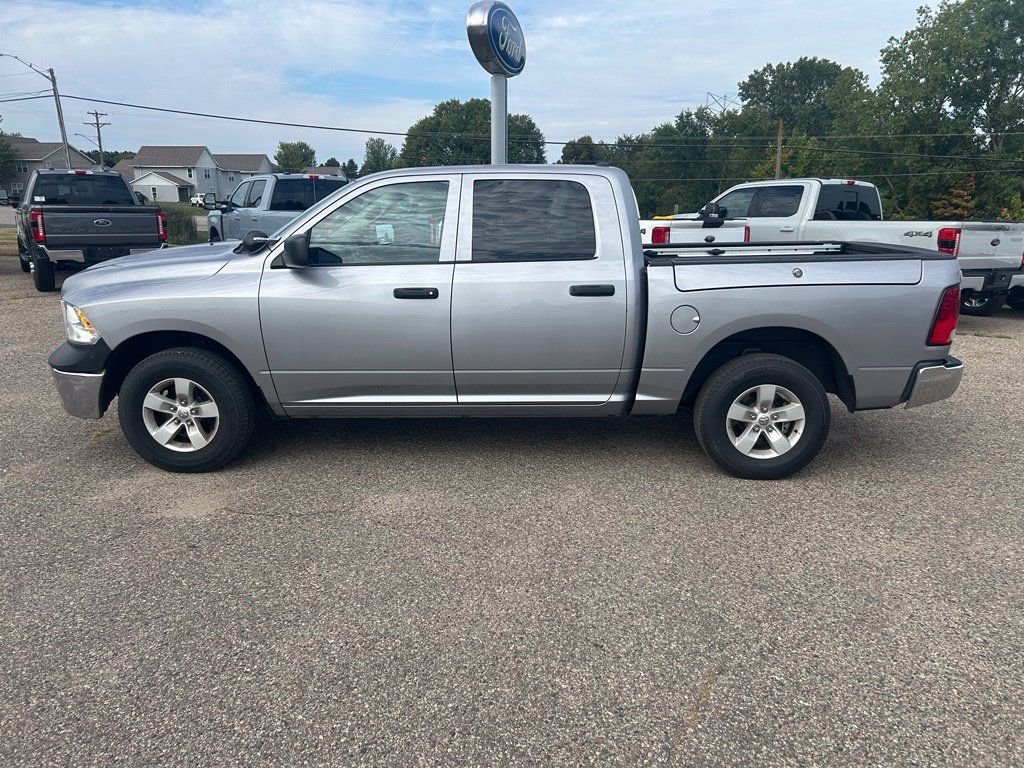 Used 2021 RAM 1500 4x4 Crew Cab Classic w/ Chrome Appearance Group image 4