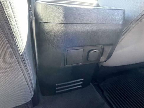 Used 2025 Toyota Tacoma TRD Sport AWD/4WD image 12