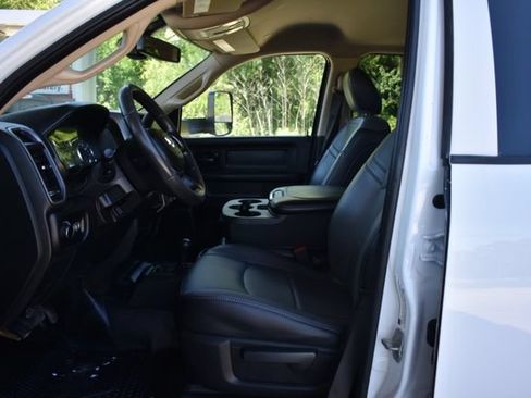 Used 2020 RAM 5500 Tradesman w/ Chrome Appearance Group AWD/4WD image 12