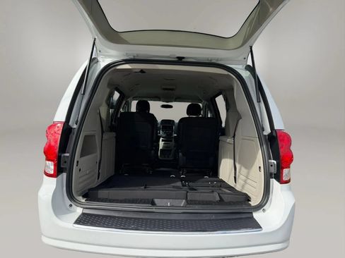 Used 2018 Dodge Grand Caravan SE w/ UConnect Hands-Free Group FWD image 32