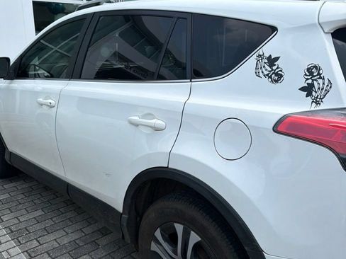 Used 2018 Toyota RAV4 LE FWD image 17