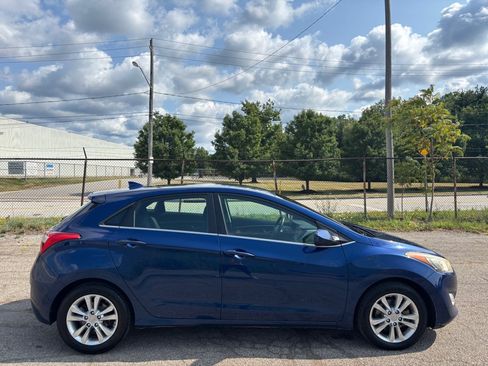 Used 2013 Hyundai Elantra GT FWD image 2