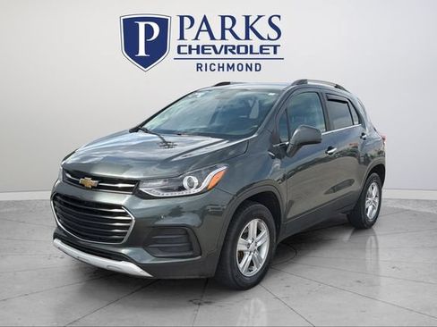Used 2018 Chevrolet Trax LT w/ LT Convenience Package AWD/4WD image 3