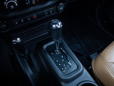 Used 2013 Jeep Wrangler Moab image 26