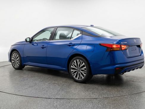 Used 2025 Nissan Altima 2.5 SV image 6