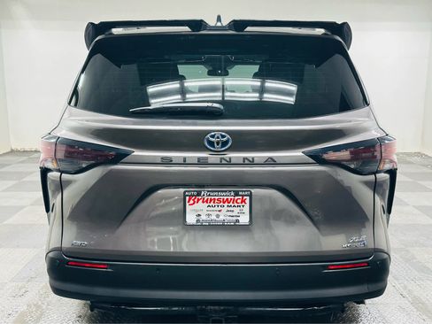 Certified 2024 Toyota Sienna XLE w/ XLE Plus Package image 5