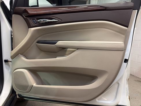 Used 2015 Cadillac SRX Luxury image 21