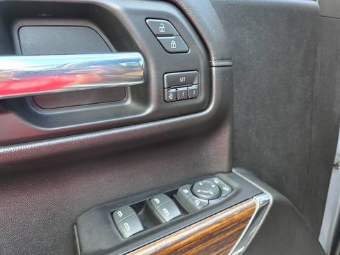 Used 2019 Chevrolet Silverado 1500 High Country w/ Technology Package AWD/4WD image 14