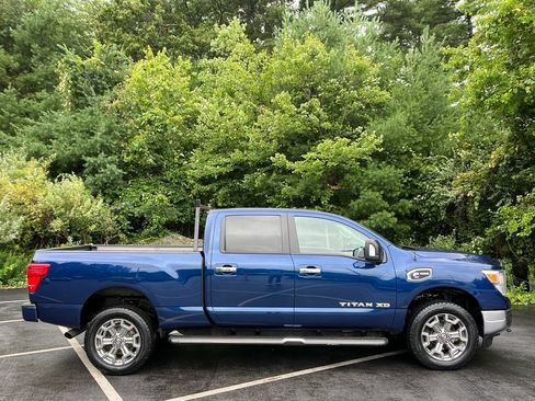 Used 2018 Nissan Titan SV w/ SV Convenience Package AWD/4WD image 6