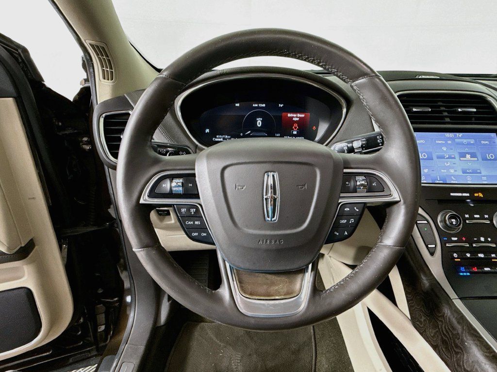 Used 2019 Lincoln Nautilus Reserve FWD image 11