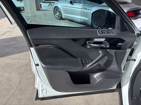 Used 2019 Jaguar F-PACE Premium image 12