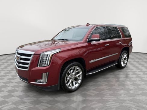 Used 2017 Cadillac Escalade Luxury AWD/4WD image 3