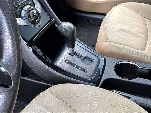 Used 2013 Hyundai Elantra GLS FWD image 13