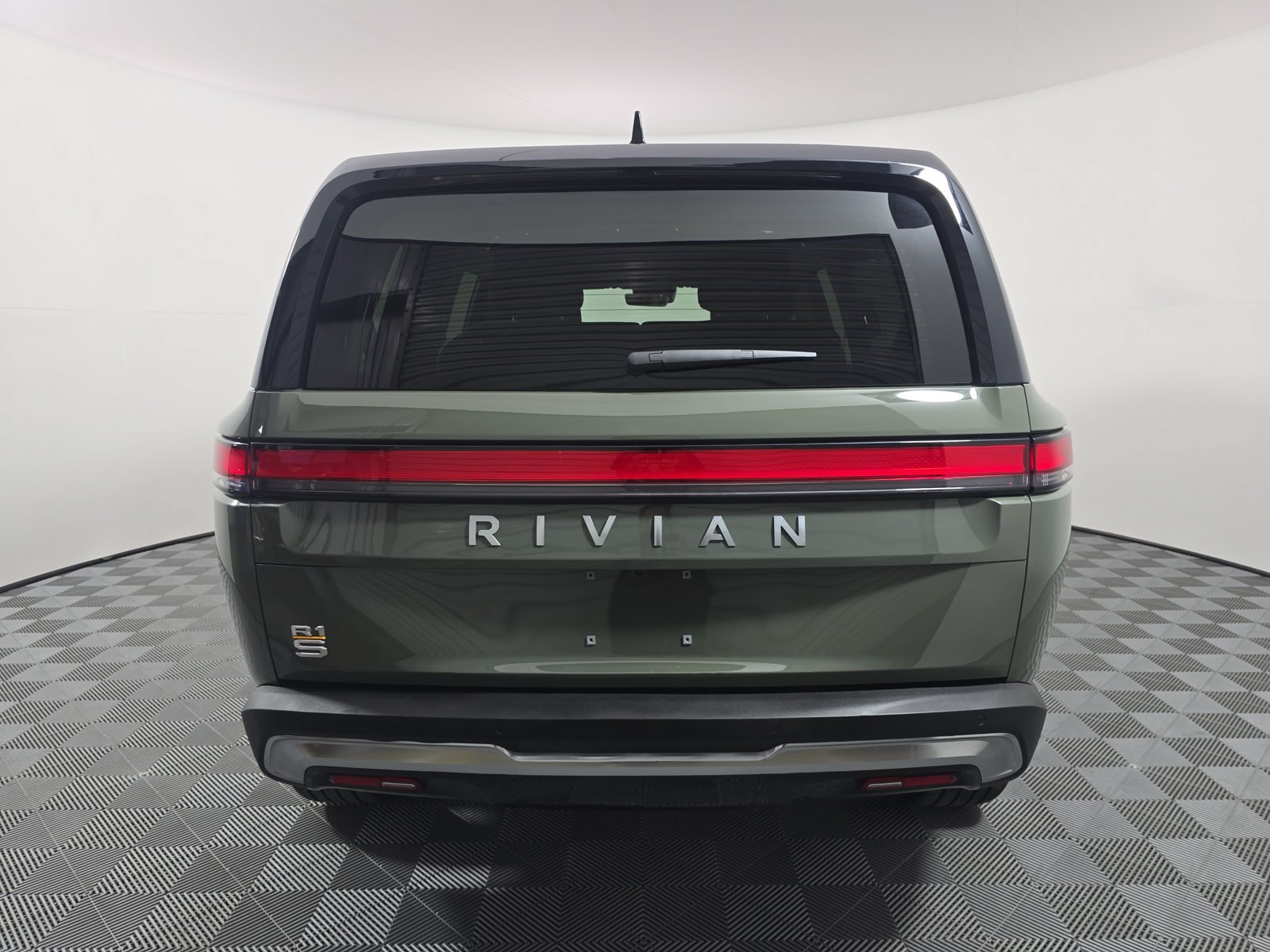 Used 2023 Rivian R1S Launch Edition Quad AWD/4WD image 4