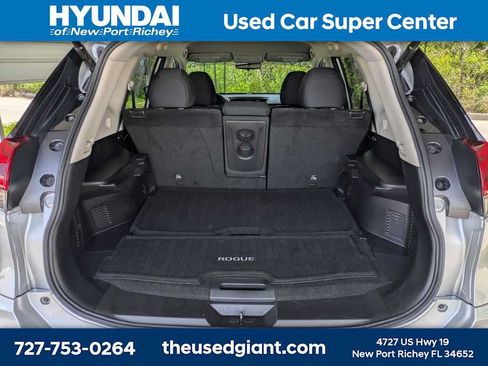 Used 2018 Nissan Rogue SV w/ Premium Package FWD image 12