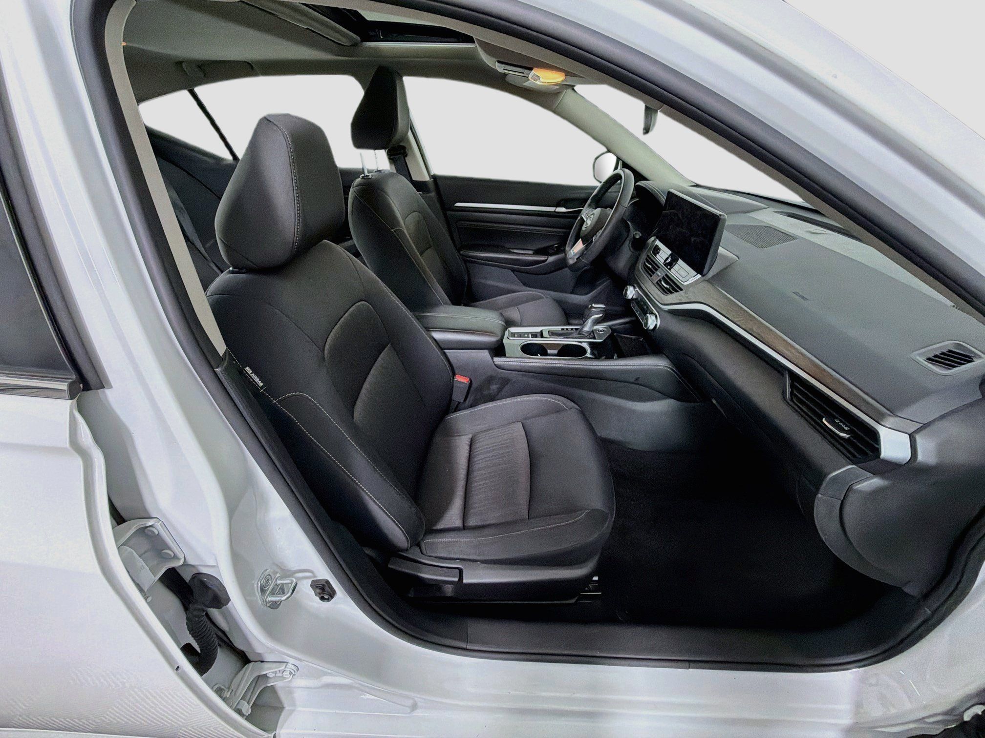 Used 2023 Nissan Altima 2.5 SV w/ SV Premium Package FWD image 31