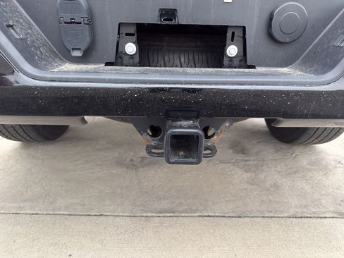 Used 2023 Chevrolet Silverado 1500 Custom AWD/4WD image 9