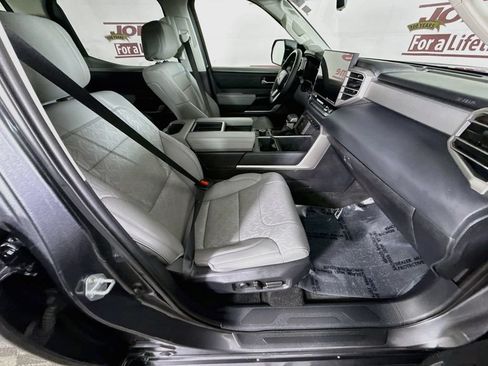 Used 2024 Toyota Tundra Limited AWD/4WD image 29