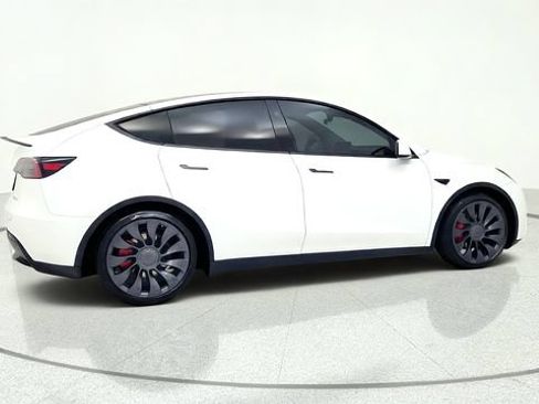 Used 2024 Tesla Model Y Performance AWD/4WD image 9