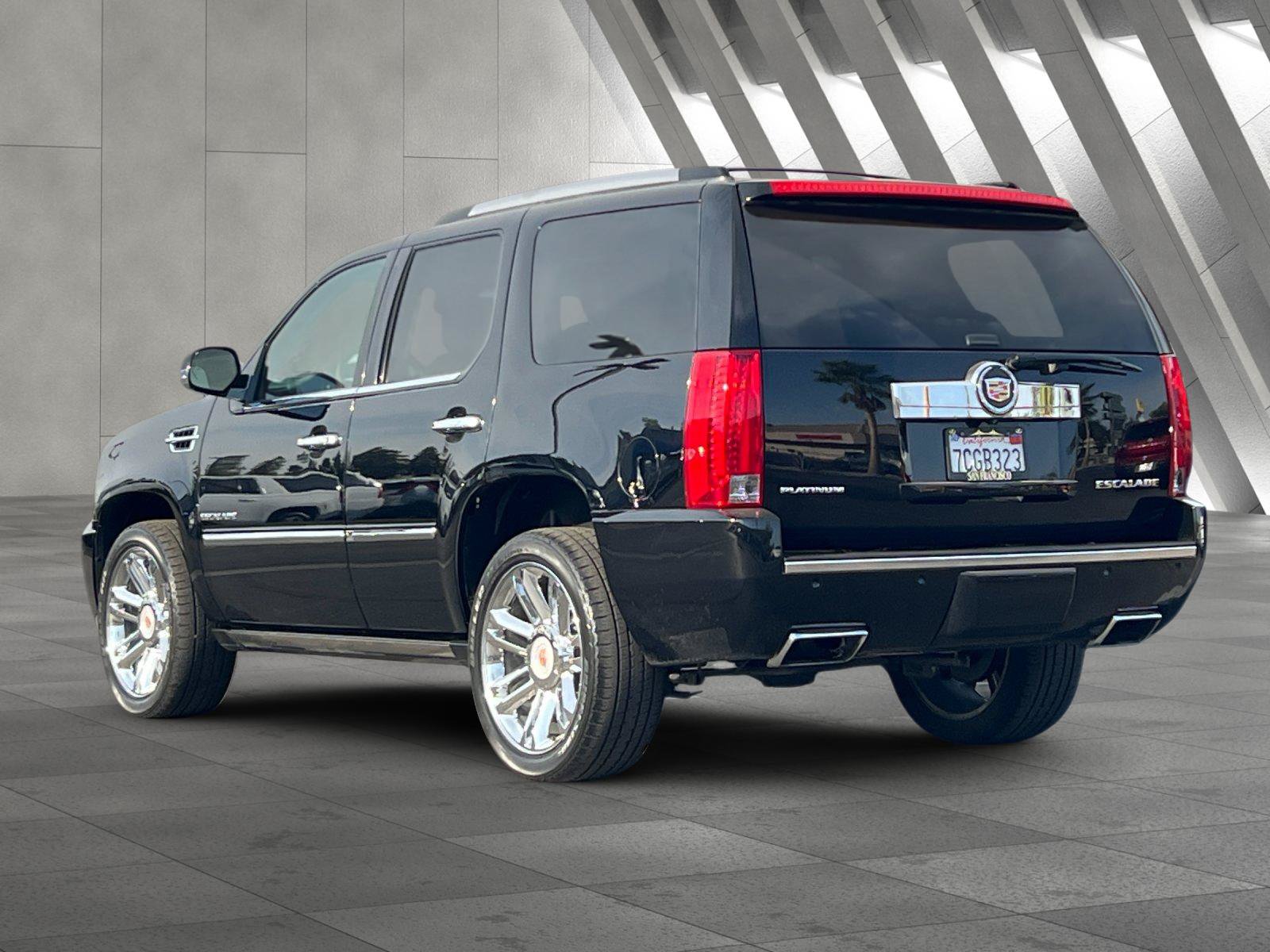 Used 2014 Cadillac Escalade Platinum AWD/4WD image 6
