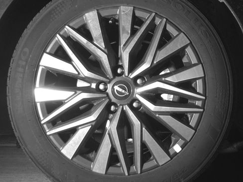 Used 2025 Nissan Altima 2.5 SV FWD image 13