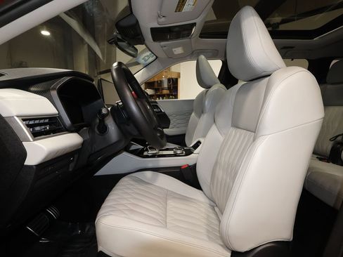 Used 2025 Mitsubishi Outlander SEL FWD image 23