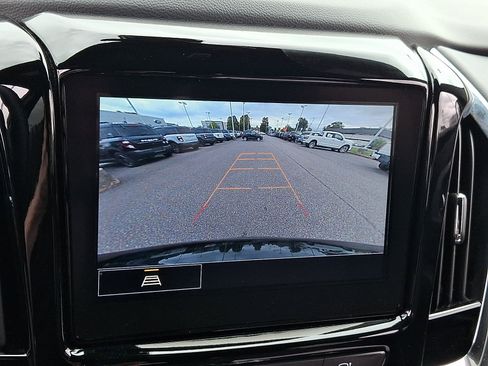 Used 2023 Chevrolet Traverse LT FWD image 25