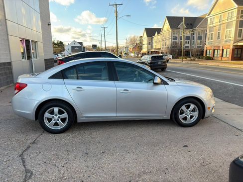 Used 2016 Chevrolet Cruze LT w/ Technology Package image 8