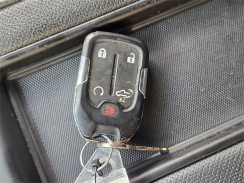 Certified 2022 GMC Sierra 1500 AT4 w/ AT4 Premium Package image 25