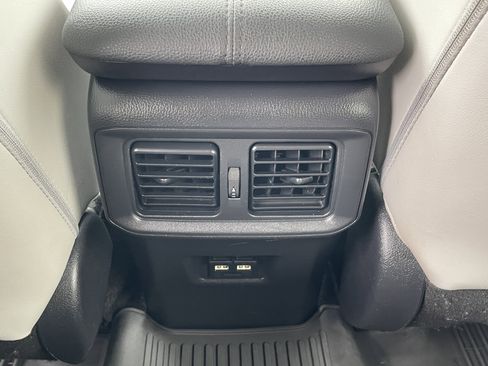 Used 2021 Toyota RAV4 XLE Premium image 17