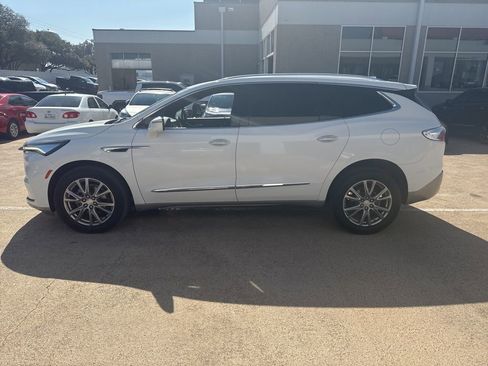 Used 2022 Buick Enclave Premium image 2