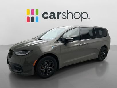 Used 2023 Chrysler Pacifica Limited w/ S Appearance Package