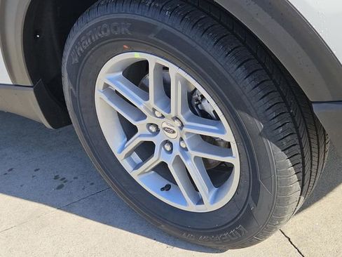 New 2026 Ford Explorer Active image 9